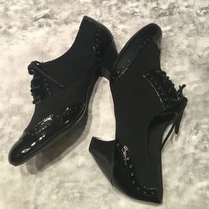 Soft style a hush puppies brand patent wing tips